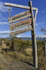 Wooden sign from Cochrane, Welcome to Cochrane, Rio Chacabuco, Cochrane, Region de Aysen, Carretera Austral, Patagonia, Chile, South America