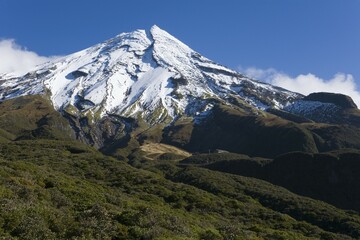 Fototapeta premium Snow-covered Mount Egmont volcano, Taranaki, North Island, New Zealand, Oceania