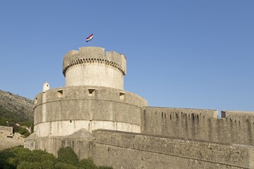Minceta-Fort with croatic national flag, city wall, old town, Dubrovnik, Croatia, Europe