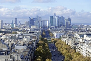 Fototapeta premium Views of La Defense and the Avenue des Champs-Elysées, the Arc de Triomphe, Paris, Ile-de-France, France, Europe