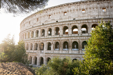 Obraz premium The Colosseum in Rome bathed in warm golden sunlight