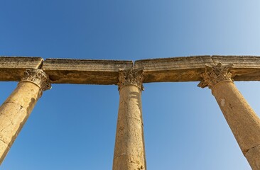 Fototapeta premium South Decumanus colonnade, Jerash, Jordan, Asia