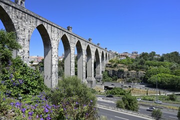Obraz premium 18th century historical Aqueduct of the Free Waters or Águas Livres Aqueduct, Lisbon, Portugal, Europe