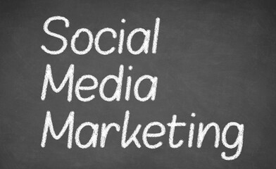 Obraz premium Social Media Marketing with white chalk on blackboard