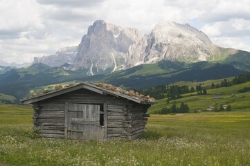 Alpine hut in front of Plattkofel and Langkofel mountains, Seiser Alm, South Tyrol, Italy, Europe