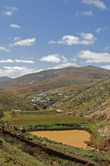 Obraz premium Betancuria , Pico de Betancuria , reservoir , Fuerteventura , Canary Islands