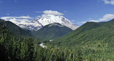 Glaciated peak of Mount Rainier, Mt. Rainier National Park, Washington, USA, North America