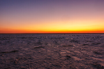 Obraz premium Landscape of a large salt lake at sunset.