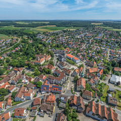Obraz premium Die Stadt Schrozberg im Kreis Schwäbisch Hall in Baden-Württemberg im Luftbild