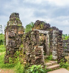 Obraz premium Mỹ Sơn, My Son, Temple, mossy dilapidated ruins, Temple City, UNESCO World Heritage Site, Central Vietnam, Quang Nam, Vietnam, Asia