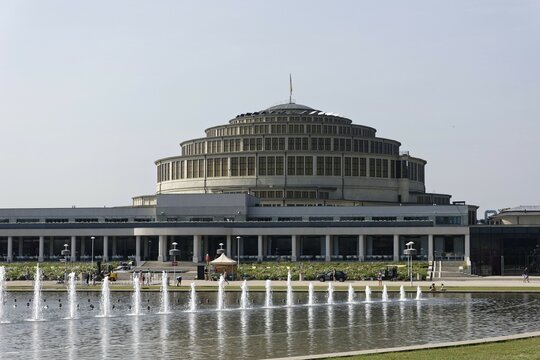 Centennial Hall with fountain, Wroclaw, Wroclaw, Poland, Europe