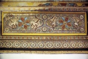 Murals on walls in a Nattukottai Chettiar, Nagarathar house at Kanadukathan in Chettinad, Tamil Nadu, India, Asia © Muthuraman V/imageBROKER