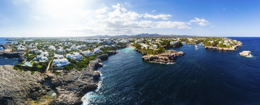 Aerial view, Punta des Jonc and Cala Marcal bay with villas and yachts, Portocolom, Felanix region, Majorca, Balearic Islands, Spain, Europe