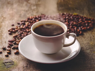 Fototapeta premium 湯気の立つおいしそうなコーヒーの画像