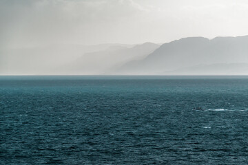 Obraz premium Beautiful seascape fog and mountains