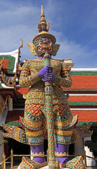 Obraz premium Guardian statue (Giant Yaksha), Wat Phra Kaew (Temple of the Emerald Buddha) and Grand Palace in Bangkok, Thailand
