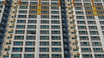 Fototapeta premium Residential Building Facade with Repetitive Windows and Exterior Elements