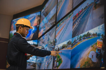 Obraz premium The electrician is checking the CCTV system to see if there are any electrical leaks anywhere.