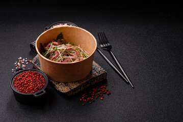 Warm salad consisting of slices of roast beef, greens, tomatoes, cucumbers, green beans