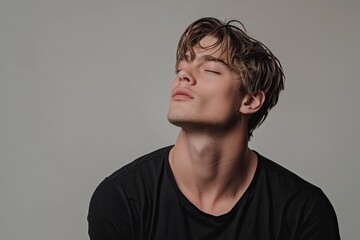 Obraz premium the man is flirting. on a plain colored background. studio photo. air kiss. flirting, flirting. real photo high detail