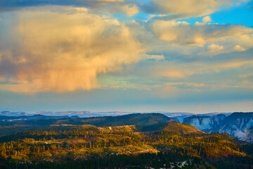 Naklejka premium Kolob Canyon Golden Hour Forests and Mesas Eye-Level View