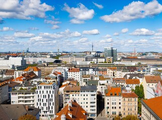 Panorama-Blick der München Innenstadt Skyline mit einer Mischung aus historischer und moderner...
