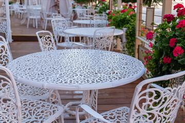 wonderful place for a delicious breakfast among flowers 