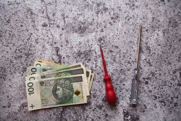 polskie banknoty ,narzędzia  © Marcin Łazarczyk