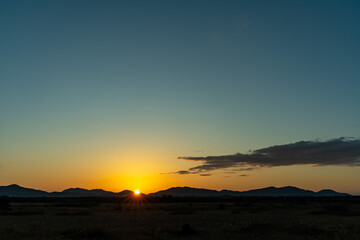夜明けの太陽