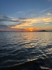 Atardecer sobre la playa en verano © JoseAntonio