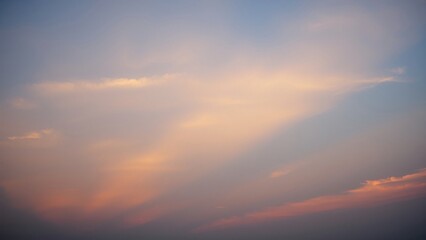 Obraz premium Serene Sunset Sky Pastel Hues and Soft Clouds