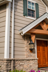 Naklejka premium Elegant Home Exterior: Stone, Wood, and Modern Design. Real Estate Photography showcasing a luxurious house with stunning architectural details.