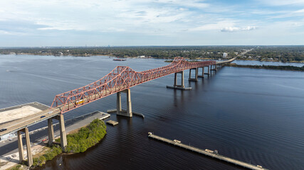 Obraz premium Bridge Crossing The Water