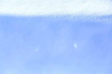 Obraz premium 光と影が作る雪面の白い背景