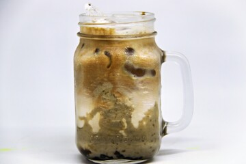 Enjoy the unique and refreshing taste of our Green Bean Iced Coffee. Made from fresh green coffee beans, this chilled beverage delivers a light, crisp flavor with subtle earthy notes.
