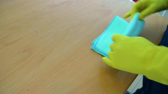 Folding Clening Cloth with Latex Gloves, Close Up