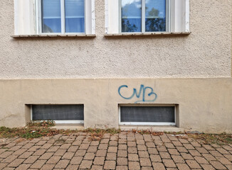 Schmiererei Graffiti an der Hauswand