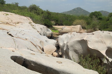 geossítio marmitas do rio carnaúba no geoparque seridó em acari, rio grande do norte
