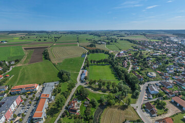 Die Marktgemeinde Schierling s&uuml;dlich von Regenburg im Tal der Gro&szlig;en Laber von oben