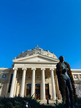 monument to the heroes of the world