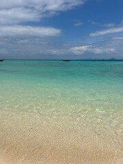 Meer mit türkisem Wasser 