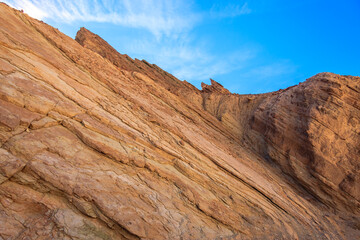 Fototapeta premium A rocky cliff with a blue sky in the background