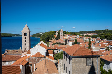 Obraz premium Ausblick auf die Küste von Rab, Kroatien