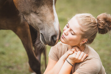 Mädchen mit Pferd