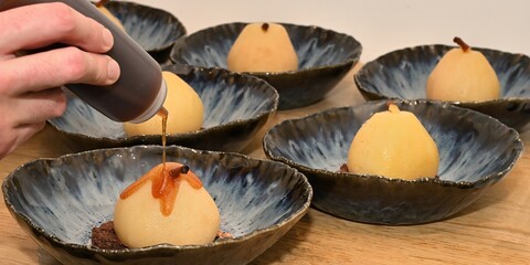 poires poch&eacute;es au liquoreux 