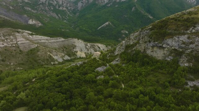 Chapelle Notre-Dame de Dromon, France, vue de drone
