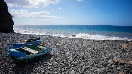 Obraz premium Fishing boat on the ocean