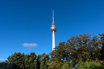 Berliner Fernsehturm am Alexanderplatz, Berlin Mitte © hkama