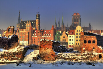 Zimowy Gdańsk za ruinami © Grzegorz
