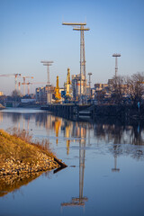 port przemysłowy w centrum miasta 